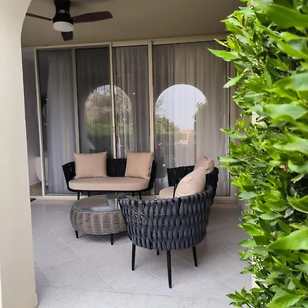 Elite 3Bdr Apartment With Garden Beside Corral Reef