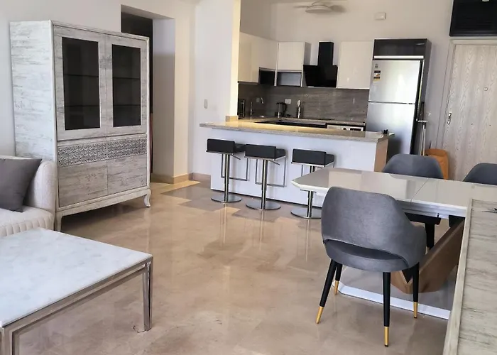 Elite 3bdr With Garden Beside Corral Reef Appartamento *